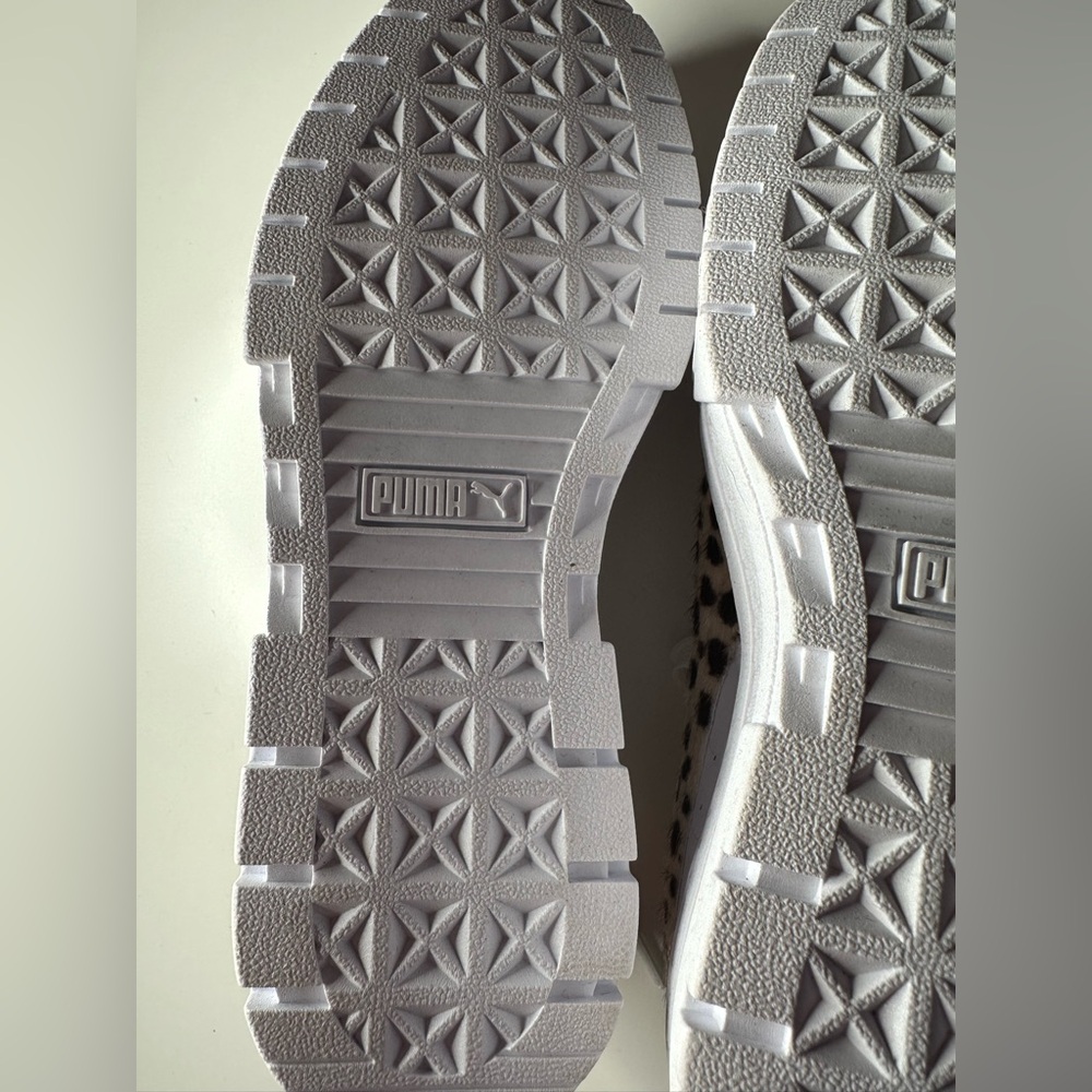 Puma Women's White and Light Pink Sneakers - Picture 8 of 11